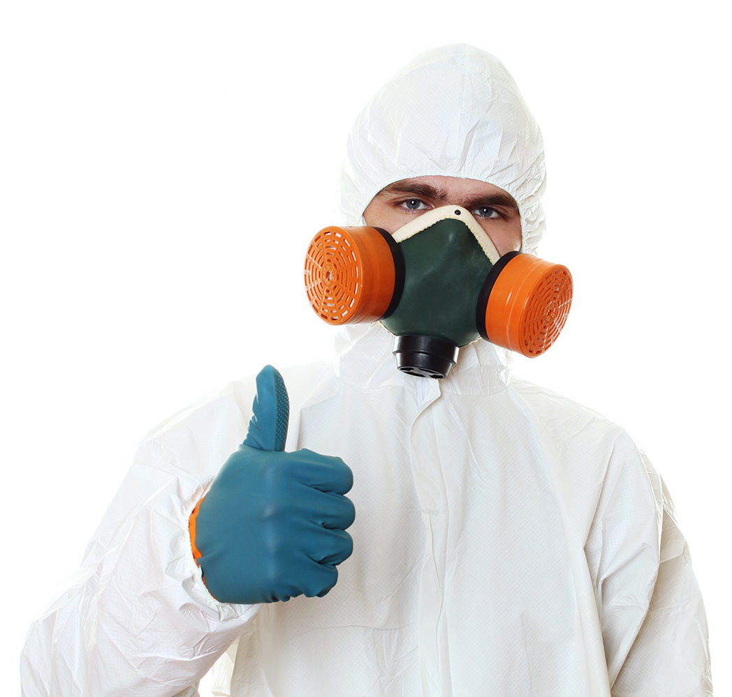 Entruempler-im-Anzug Entrümpler im Schutzanzug und Gasmaske.